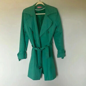 Avant Première Galeries Lafayette green trench coat  jacket with belt